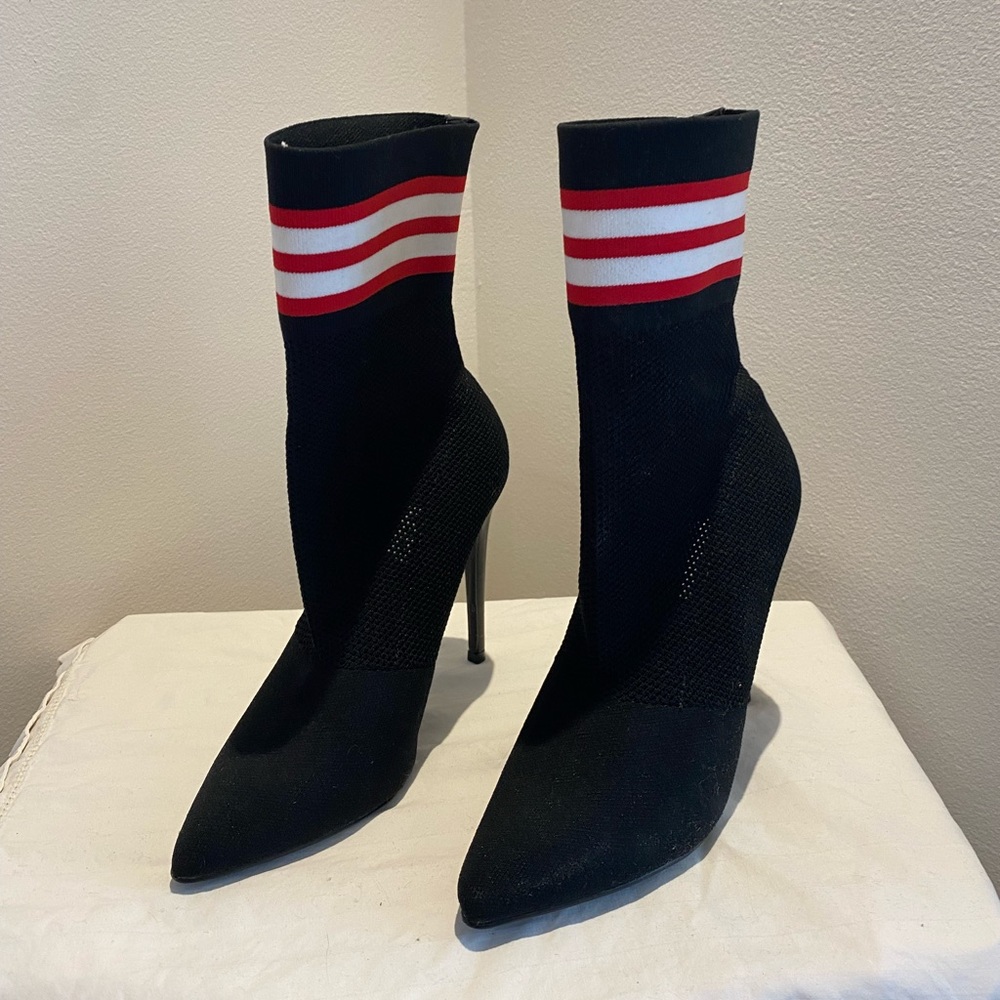 Super hot Steve Madden unworn no box size 7 booties